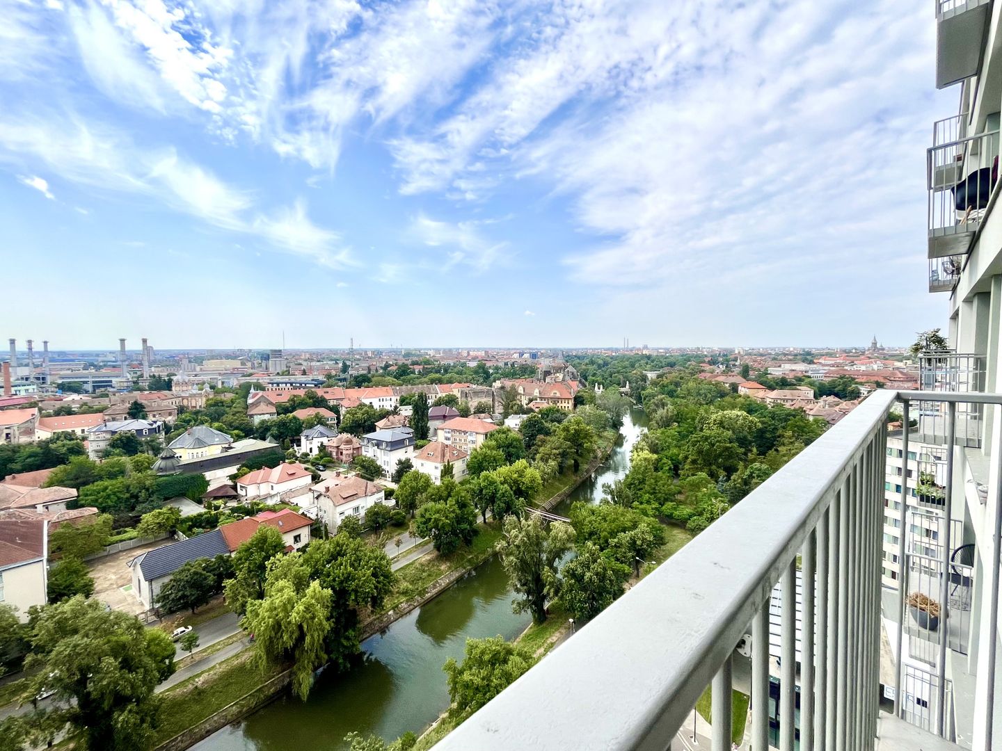 Apartament 2 camere, vedere spectaculoasa spre raul Bega - ISHO - Poză 1