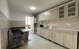 Apartament 3 camere, decomandat, renovat recent, Aradul Nou - Poză 3