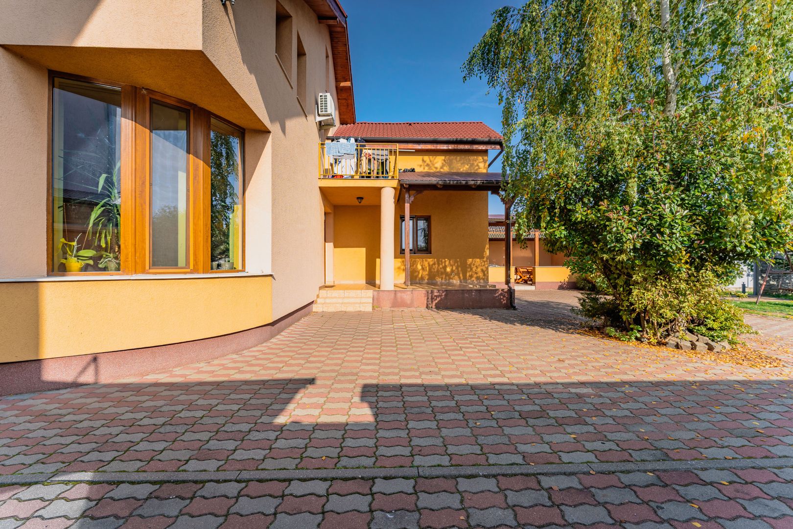 Vilă cu teren generos în Pârneava - Poză 2