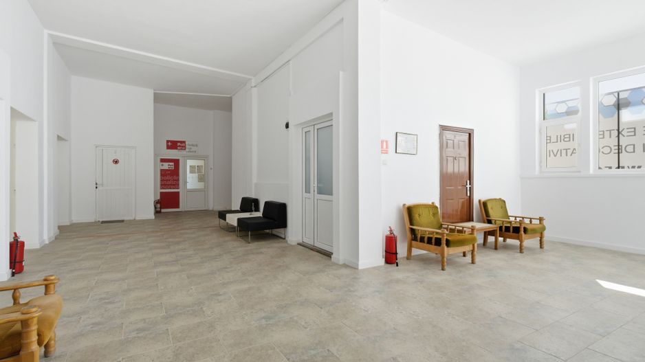 FALEZA NORD cladire multifunctionala 4600 mp cu acces din Bdul Mamaia! - Poză 9