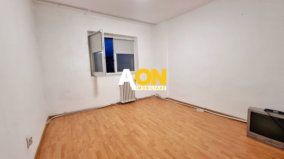Apartament 3 camere, 2 bai, decomandat, etaj 3,  Cetate, zona Mercur - Poză 10