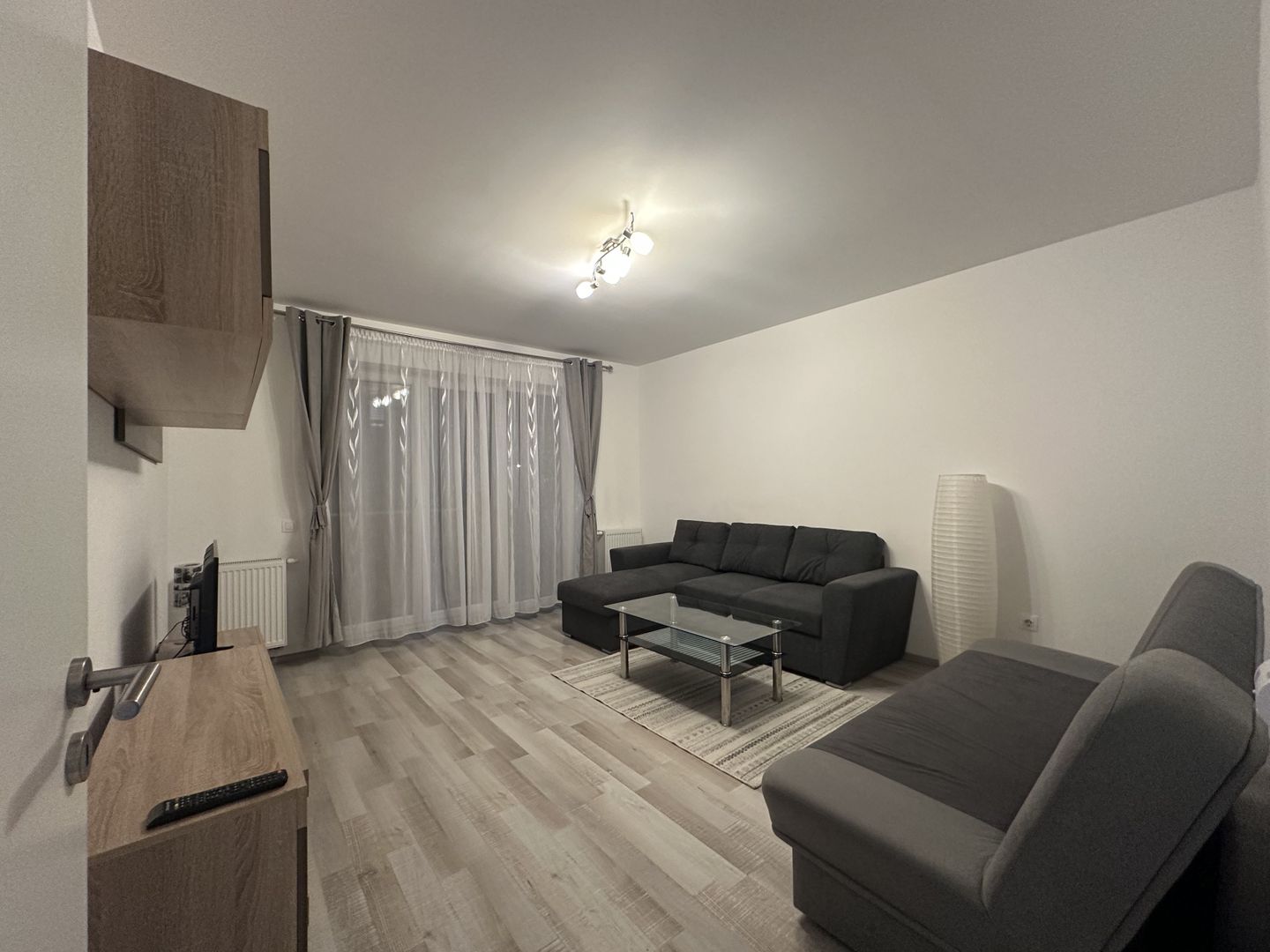 Inchiriem apartament 2 camere modern Avantgarden 3 - Poză 1