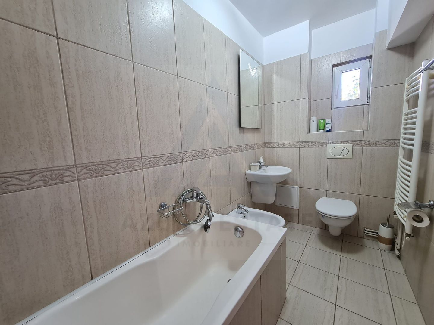 Apartament 3 camere 100 mp utili 2 bai 2 balcoane etaj 2 zona Centrala - Poză 9