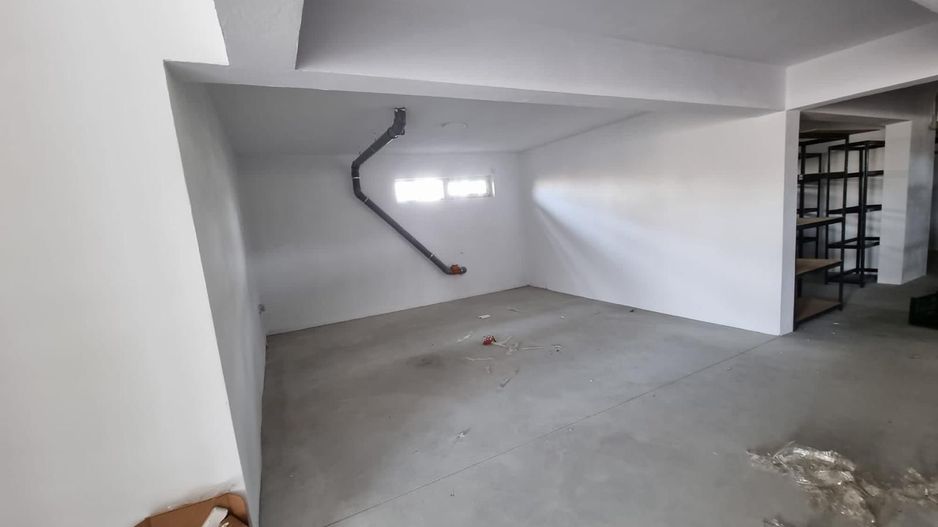 SPATIU - DEPOZIT / 358.1 MP, 2 GRUPURI SANITARE, RAMPA ACCES, LIBER - Poză 2