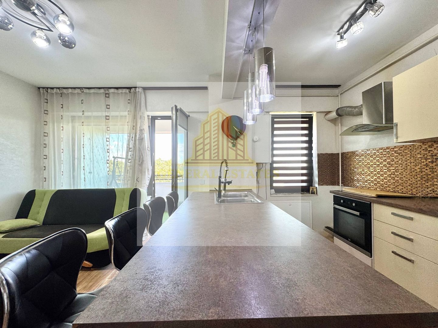 Vânzare apartament cu 2 camere, 67 m.p. - Complexul Royal Town. - Poză 9