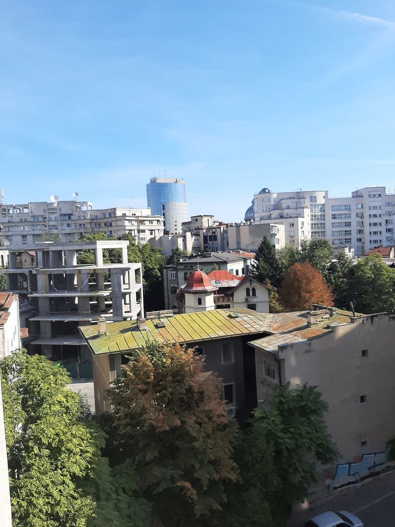 GARSONIERA NATIUNILE UNITE - BUCATARIE INCHISA, MOBILAT/ UTILAT MODERN - Poză 8