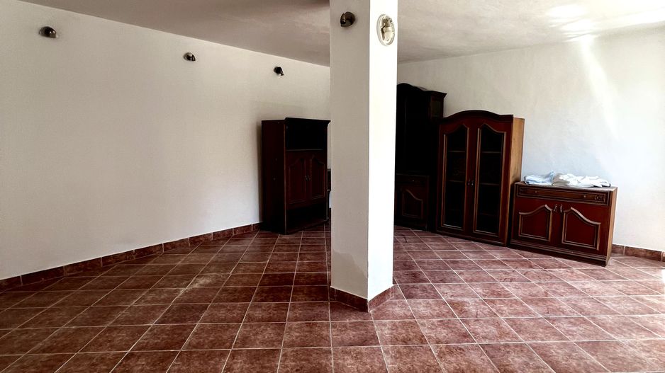 Casa in Oradea 1200 mp teren 400 mp cladiri - Poză 3