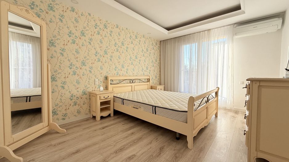 Vila cu 2 dormitoare si 3 bai | Cosmopolis | aproape de Mall | Piscina - Poză 6