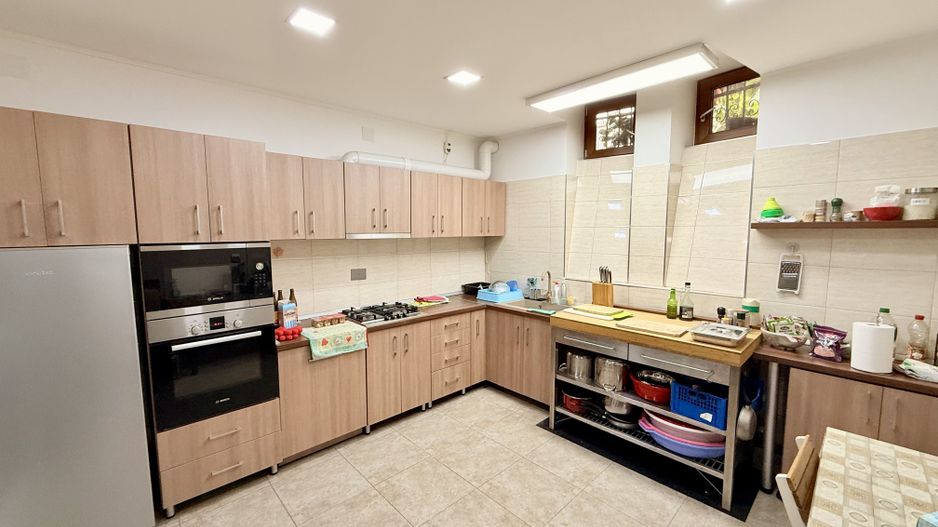 Piata Unirii Fantani Vila  500 mp utili curte 204 mp - Poză 20