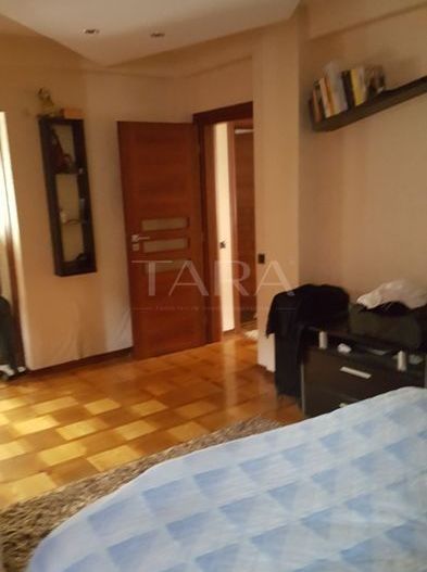 Apartament Spațios de 4 Camere în Andrei Mureșanu - Poză 8