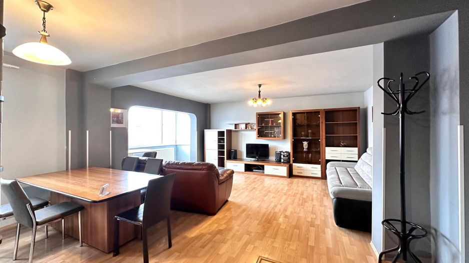 Apartament spatios 4 camere + parcare, pretabil ptr ERASMUS - Poză 2