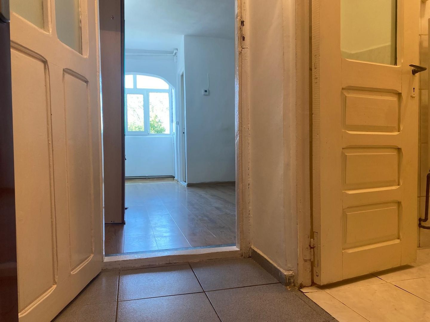 Super pret! Vanzare garsoniera nemobilata in Targoviste - Poză 5