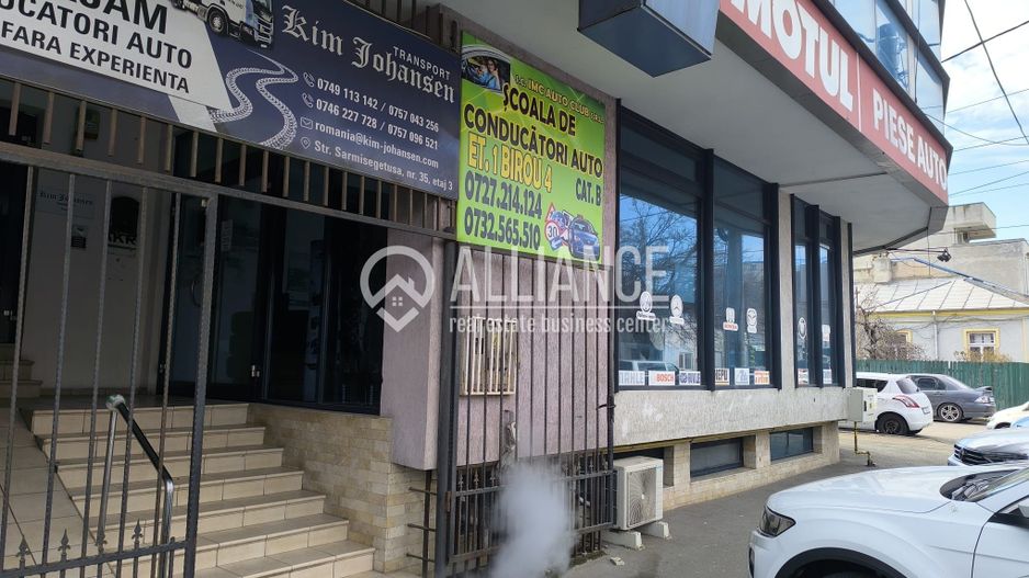 CENTRU ATELIERELOR - Spatiu comercial cu suprafata vitrata mare ! - Poză 3