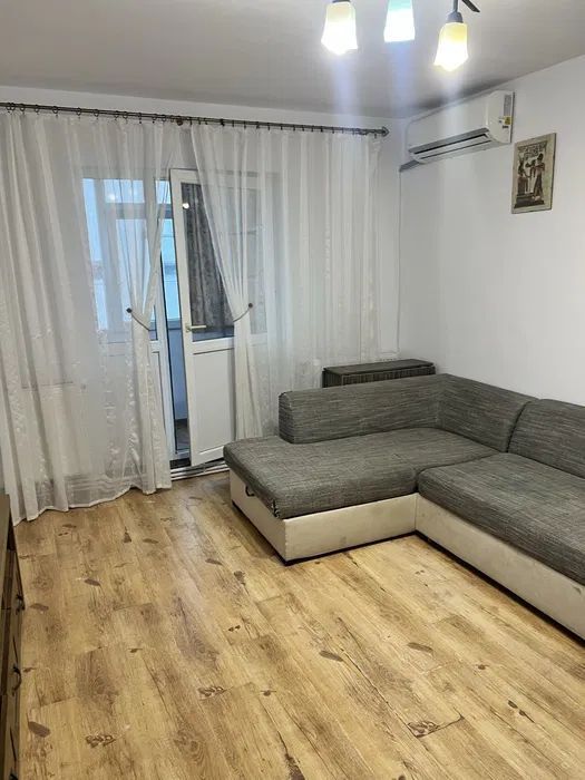 Aapratemt 3 camere si loc de paracare- et.3- 400euro-Mircea cel Batran - Poză 1