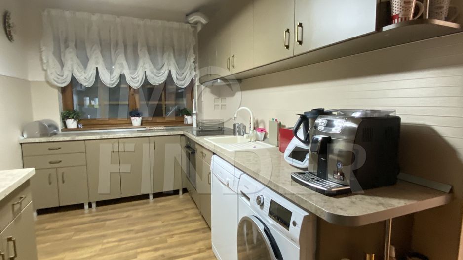 Vila individuala/Pensiune, teren 1022 mp, piscina, pompa de caldura - Poză 12