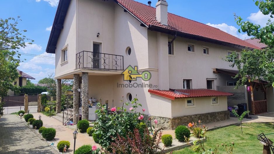 Vilă elegantă cu design luxos și grădină superb amenajată în Șag - Poză 3