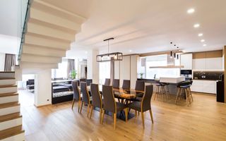 Casă deosebită de vânzare în Sânpetru | Teren 1400 mp - Poză 4