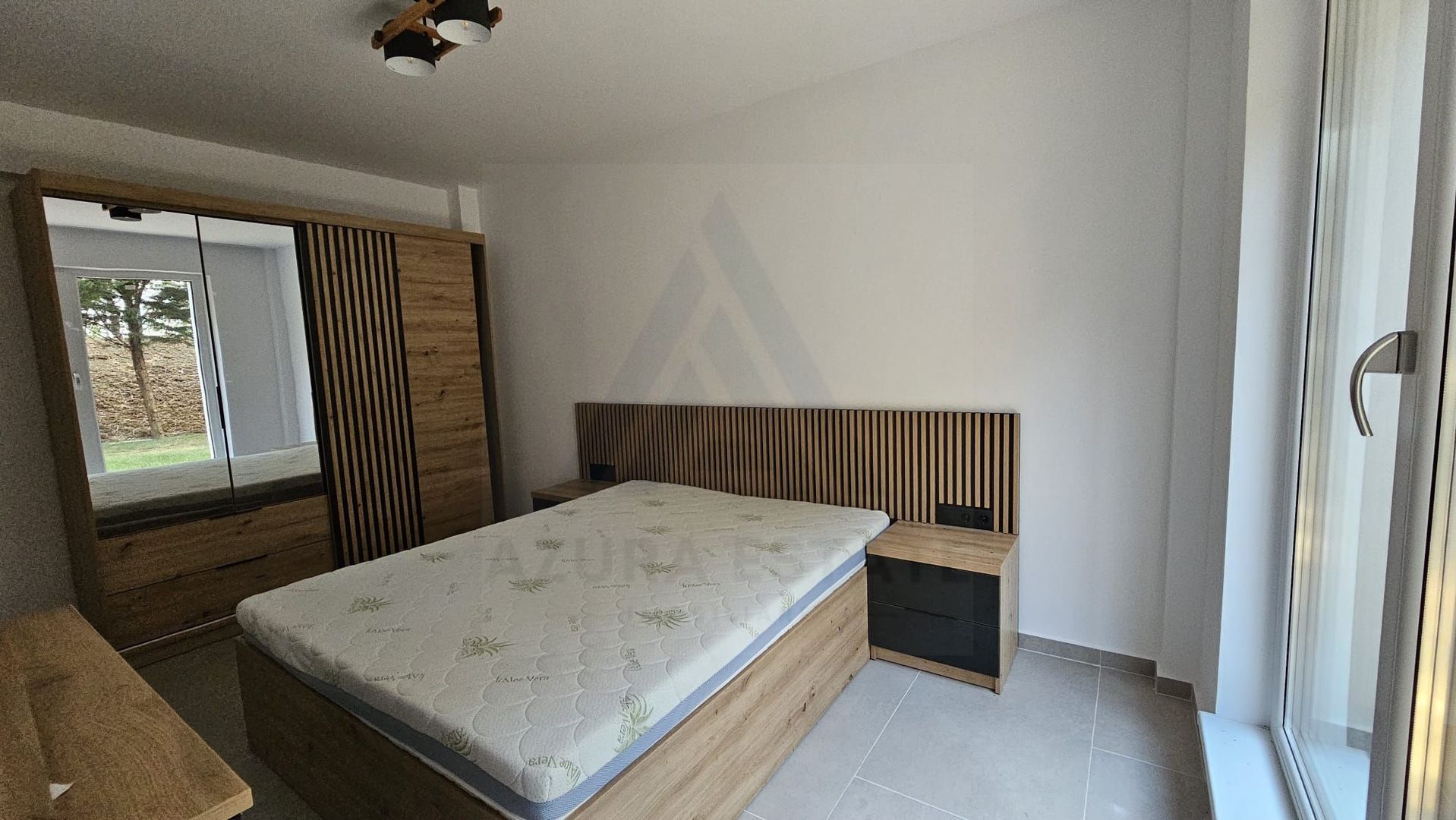 Apartament modern 49.7 mp utili 2 camere si curte 50 mp in Da Vinci - Poză 4