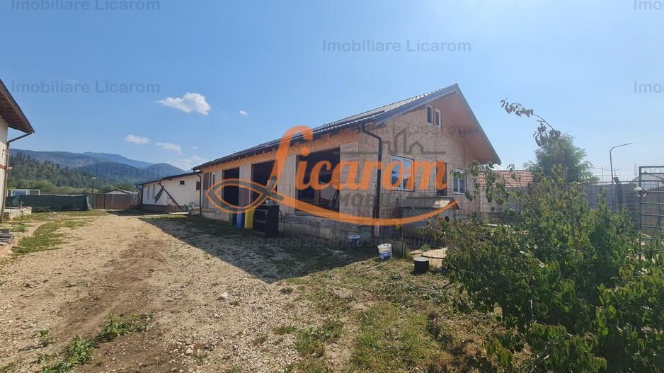 Proprietate in Cristian cu trei constructii+o fundatie,450000euro - Poză 18