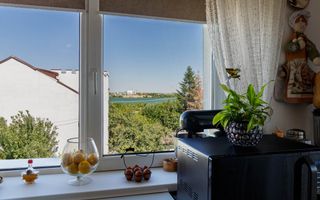 Clădire Modernă, Ideală pentru Locuință sau Afacere, cu Terasă Panoramică - Poză 2