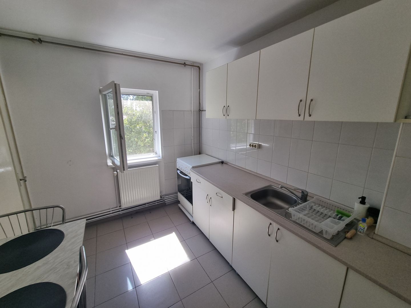 Girocului, et.3, 3 camere, 2 băi, centrală termică proprie - Poză 6