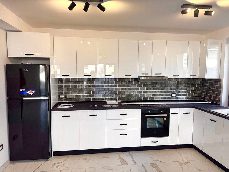 Vila cu bucatarie inclusa -otopeni central - Poză 4