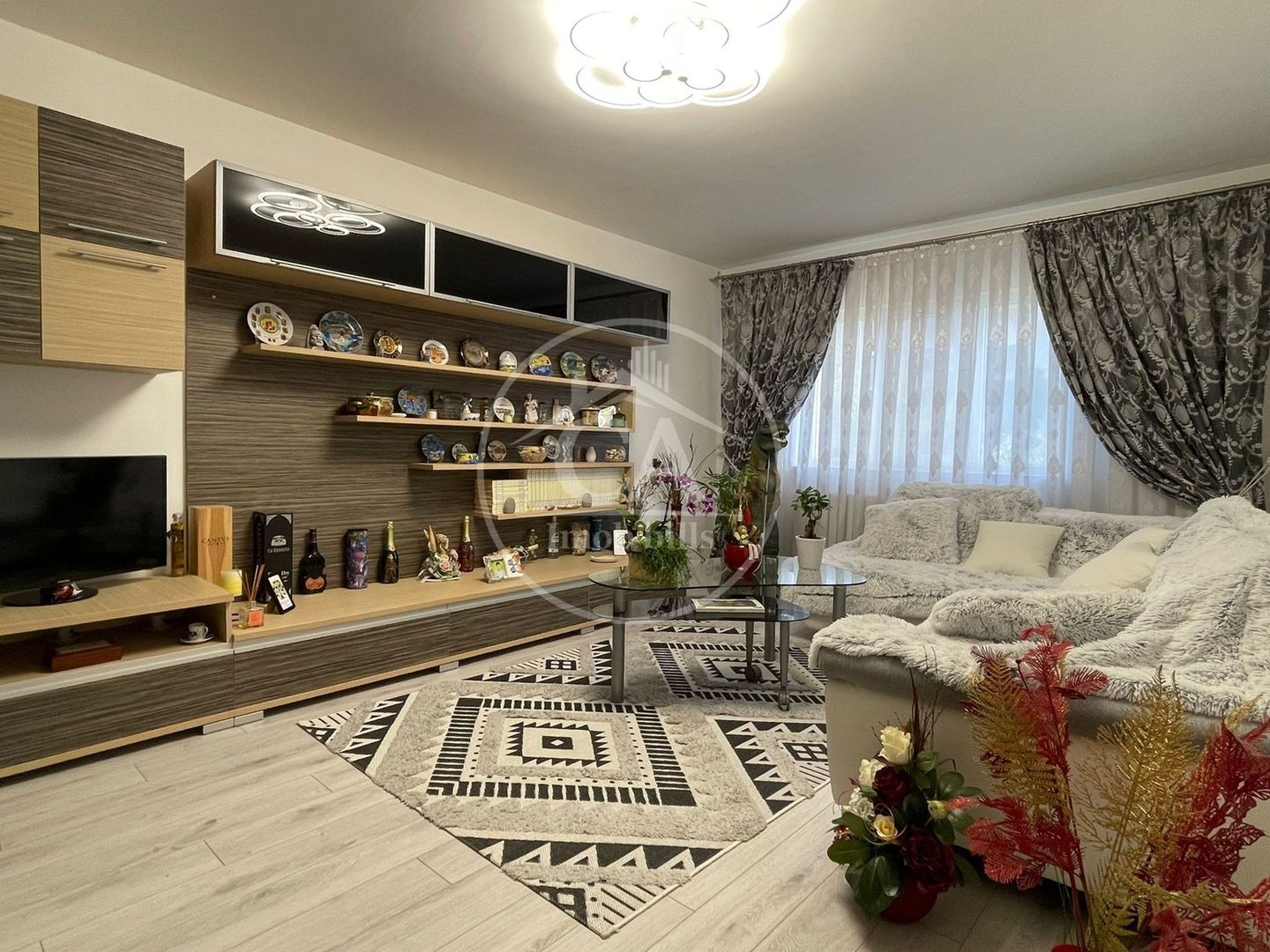 Apartament cu 3 camere de inchiriat in zona Nufarul, Oradea. - Poză 2