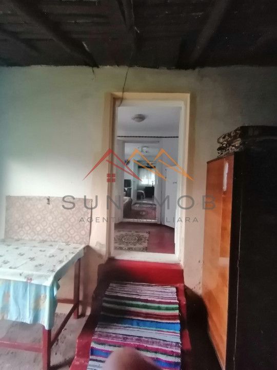 Casa rustica 3 camere, 4000 mp teren, cabana din lemn, pomi fructiferi - Poză 21