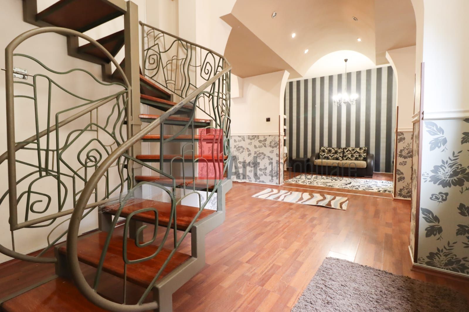 Vila "VARDA" , 200 MP utili, teren 160 mp - Poză 3