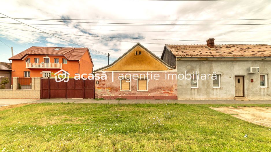 VANDUT! Teren cu casă din văiugă - Sannicolau Mic - Poză 1