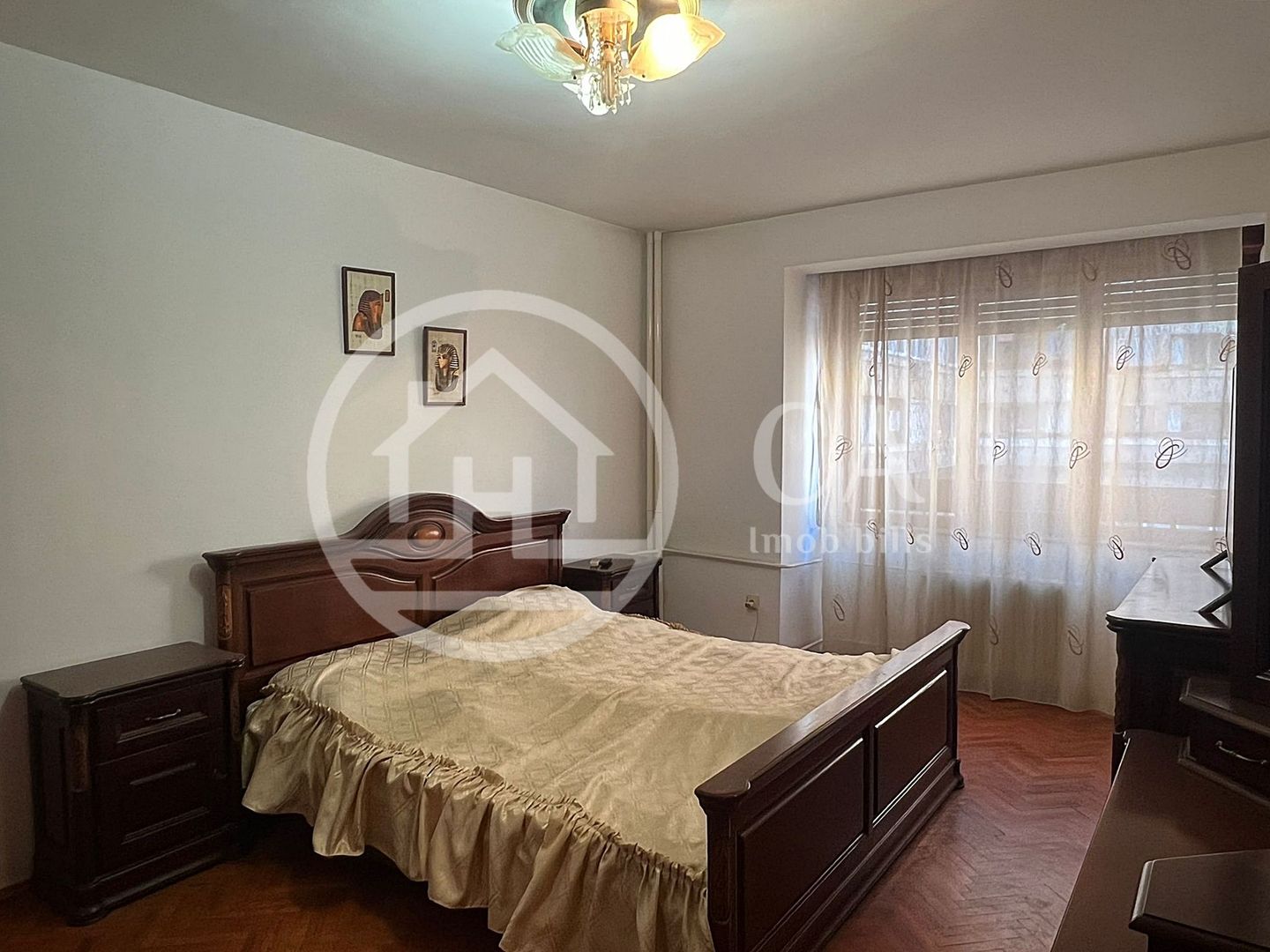Apartament cu 4 camere de vanzare Ultracentral Oradea - Poză 1