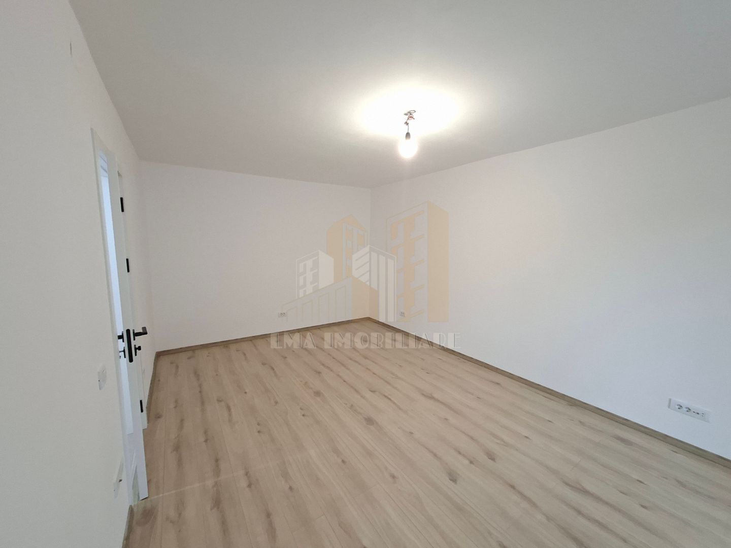 Apartament 2 camere decomandat Tractorul Brasov - Poză 4