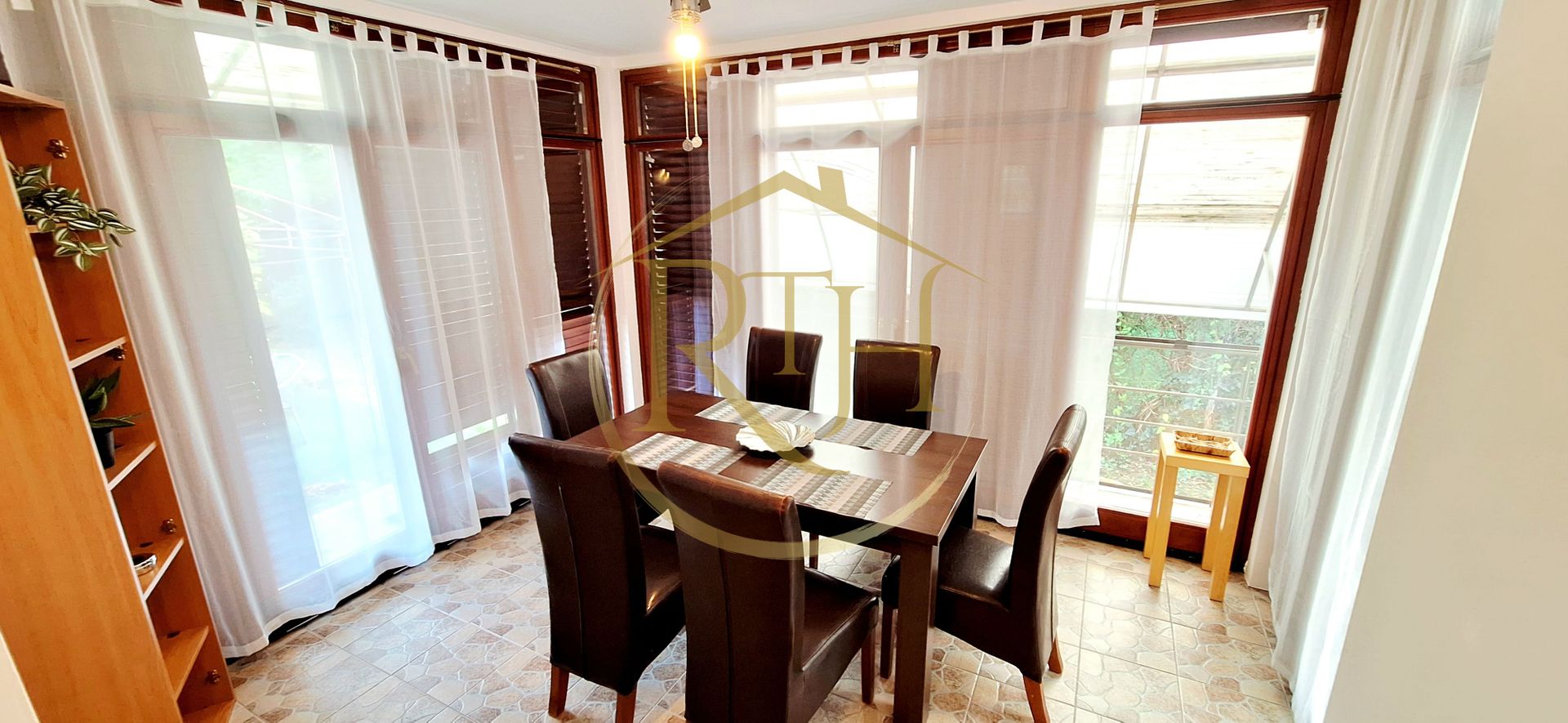 Oferim spre inchiriere, casa deosebi cu 4 camere,2 garaje,zona Soarelui-Braytim - Poză 7