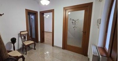 Vila cu 4 camere si mansarda, de inchiriere central - Poză 7