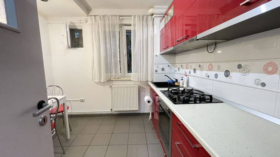 Apartament amenajat frumos,mobilat si utilat - Poză 6