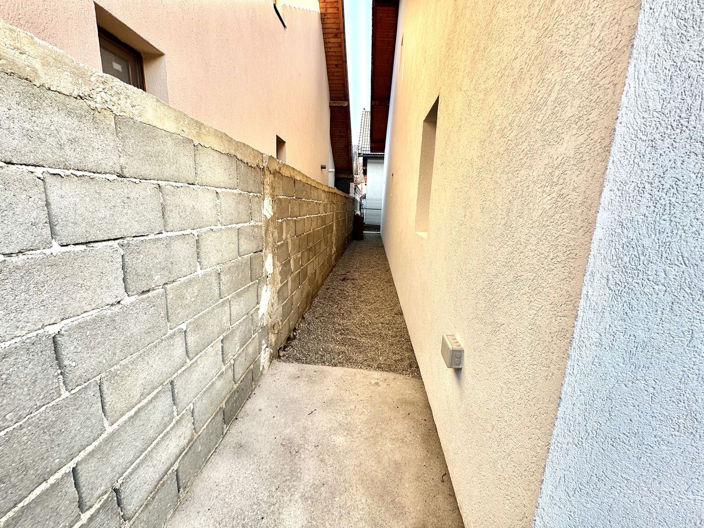 Casă individuală de vanzare  cu garaj și curte proprie – Hălchiu - Poză 30