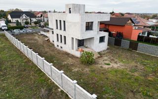 Vilă modernă pe 3 niveluri la gri în Poltura - Poză 7