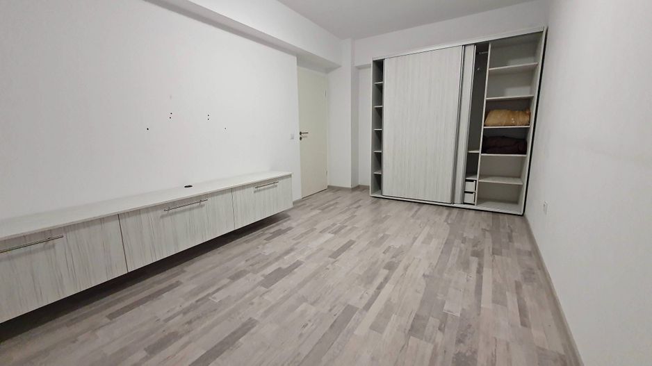 Coresi -Bloc Maurer M9, etajul 1, mobilat, parcare - Poză 13