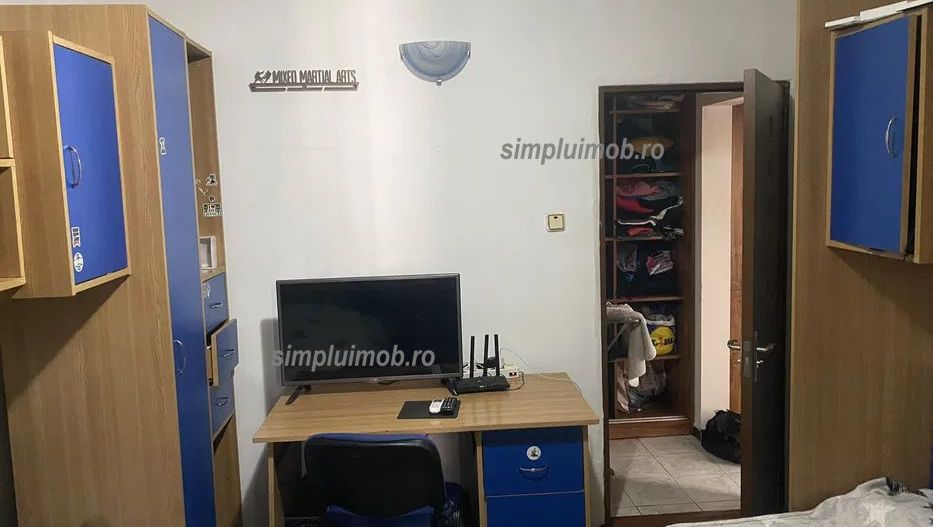 Decomandat parcare etaj intermediar 3 camere Bulevardul Chisinau - Poză 3