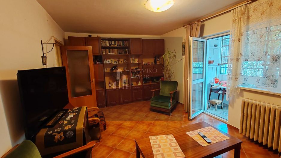 Apartament 2 camere, Sector 4, Resita/Luica, decomandat, spatios - Poză 2
