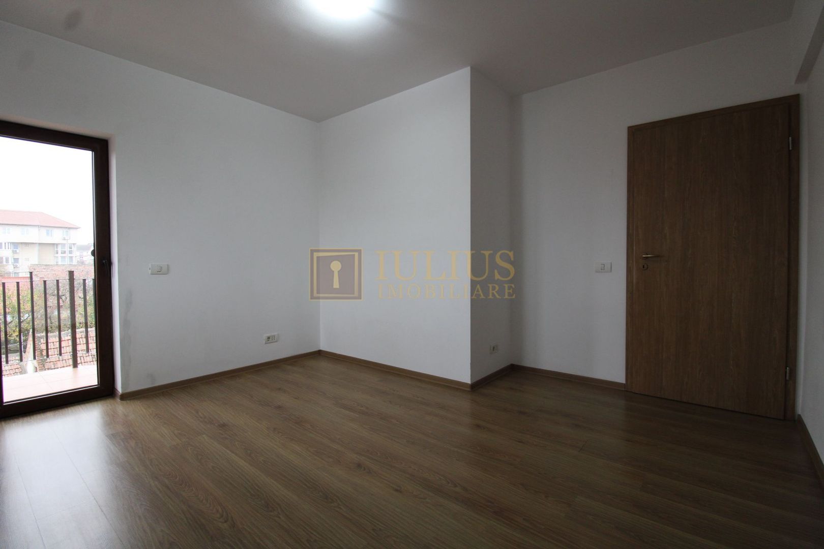 8 incaperi, 2 bai, centrala proprie, 3 locuri de parcare; Lipovei. - Poză 23