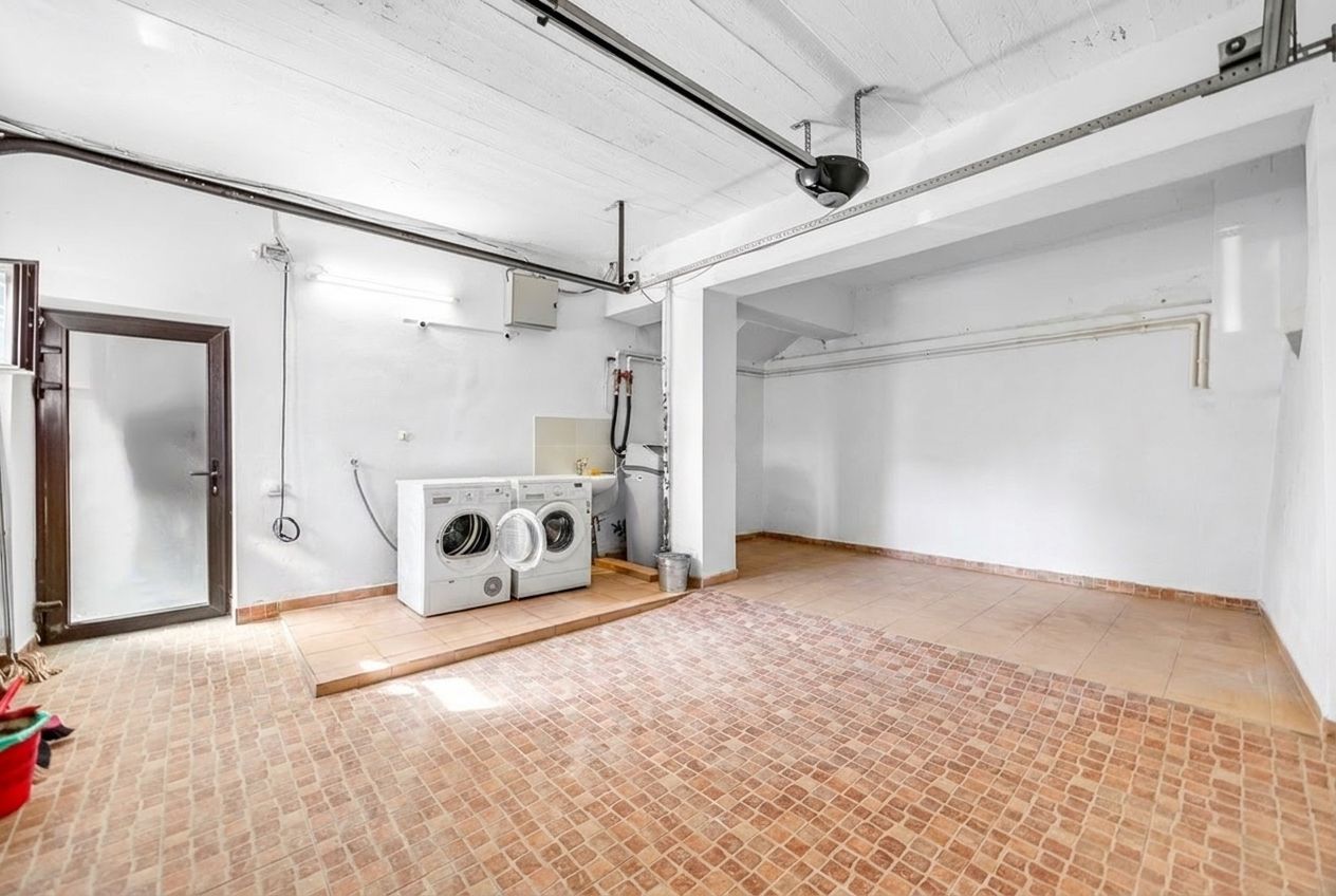 Casa pe 3 niveluri | Terasa cu priveliste | 3 parcari | Pozitie centrala - Poză 37