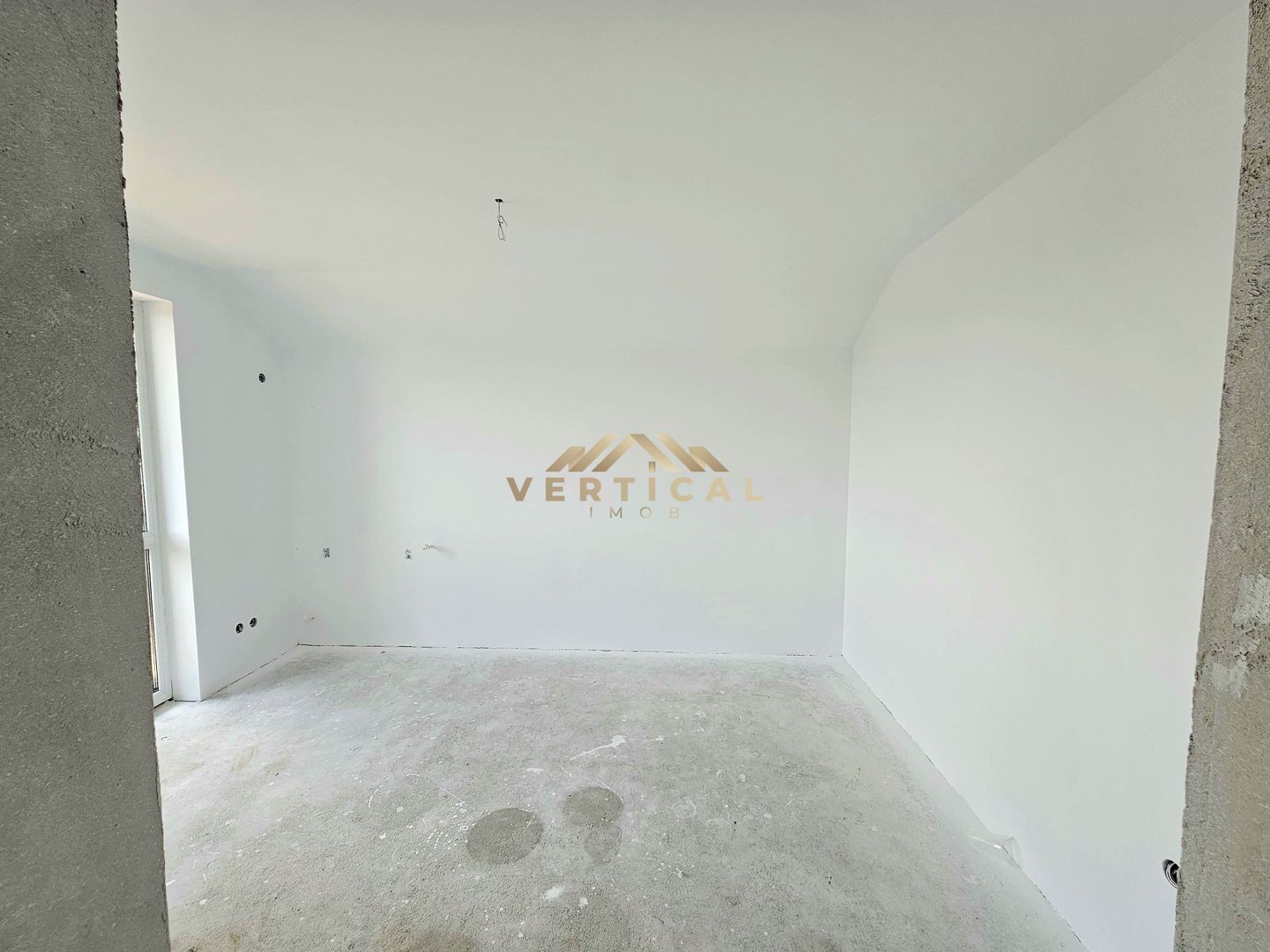 Vila 4 camere | 2 bai | teren 200 mp | Centru comuna - Poză 9
