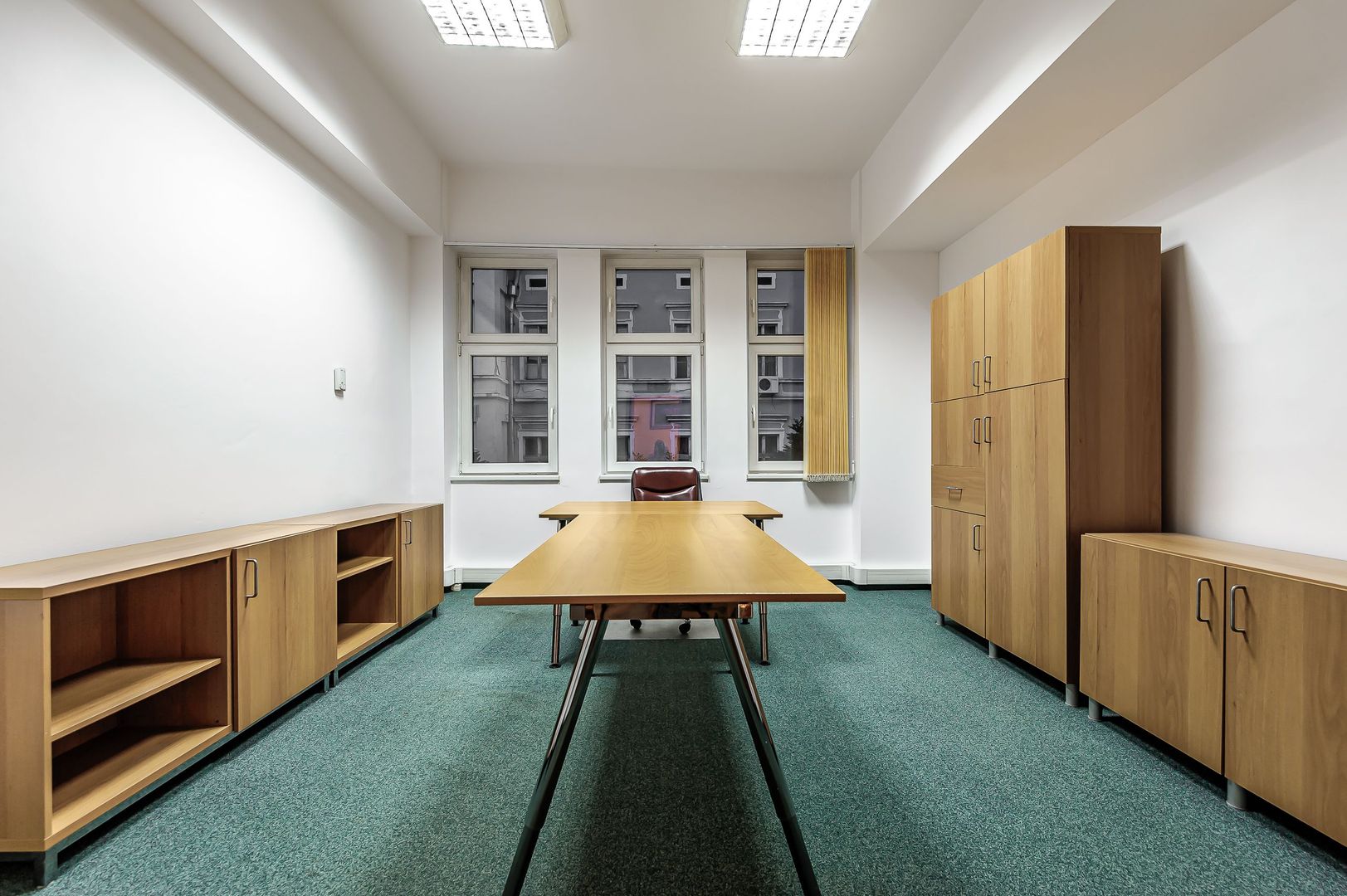 Birouri ultracentrale cu pază permanentă - Poză 4