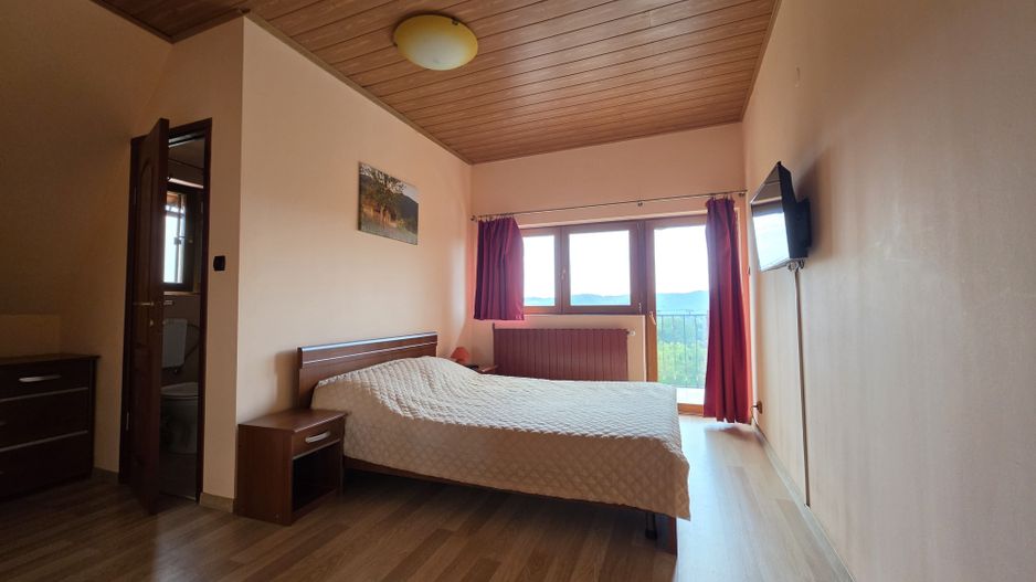 Casă Vilă cu 9 camere și piscină încălzită în localitatea Cornu - Poză 20
