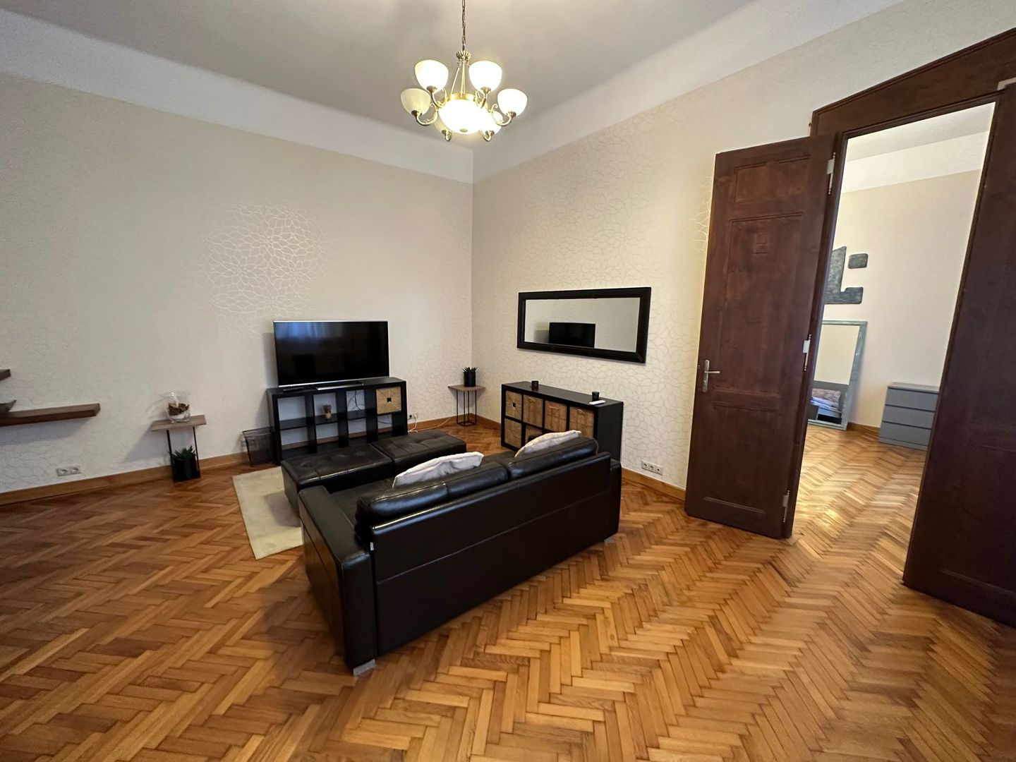 Apartament in Piata Victoriei - Poză 2