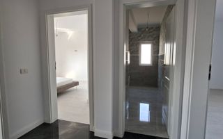 Duplex spatios cu garaj si pereti dublii - Poză 8