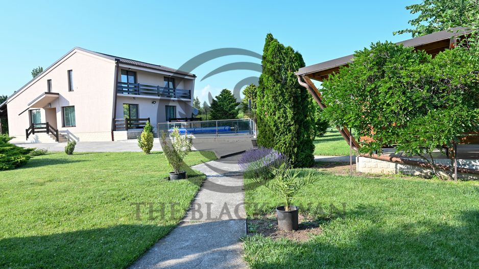 Casa cu piscina de vanzare | 3.300 mp teren | Urlati - Prahova - Poză 1