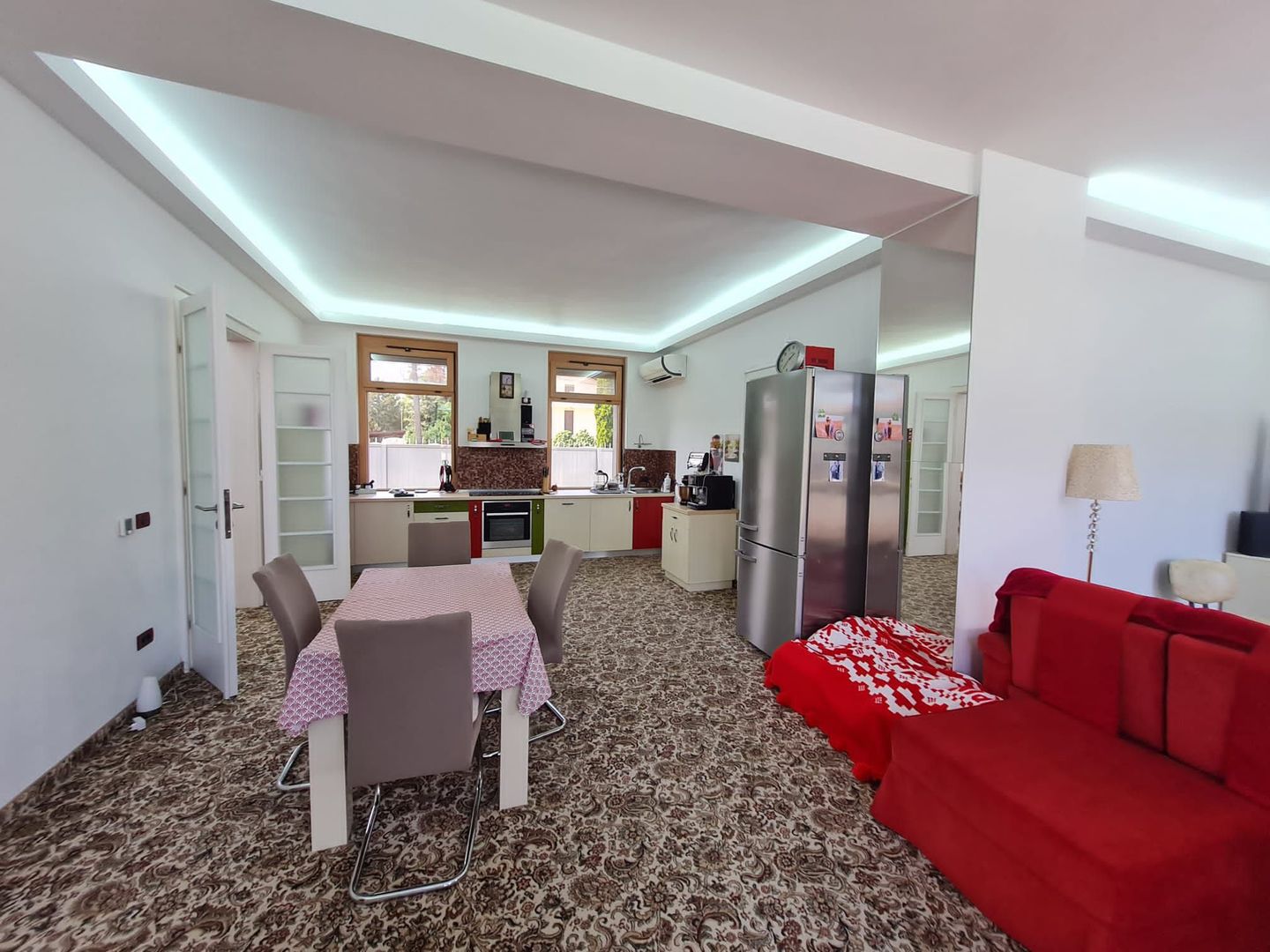 Vila individuala în zona de top - Poză 1