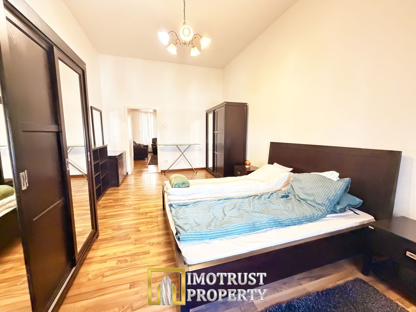 Apartament ultracentral 2 camere și acces pietonal din două străzi - Poză 1
